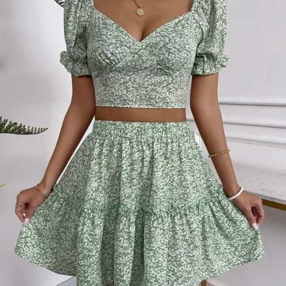green emerald velvet dress SheIn Women's Elegant Dress A Line Lace Dress Vintage Retro Party Dress  Pleated Dress Cocktail Dress Butterfly Sleeve Midi Dresses, navy, XS :  Amazon.co.uk: Fashion